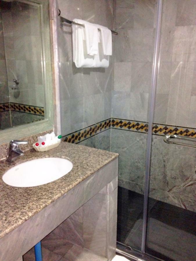 בנגקוק Lee Place Hotel מראה חיצוני תמונה