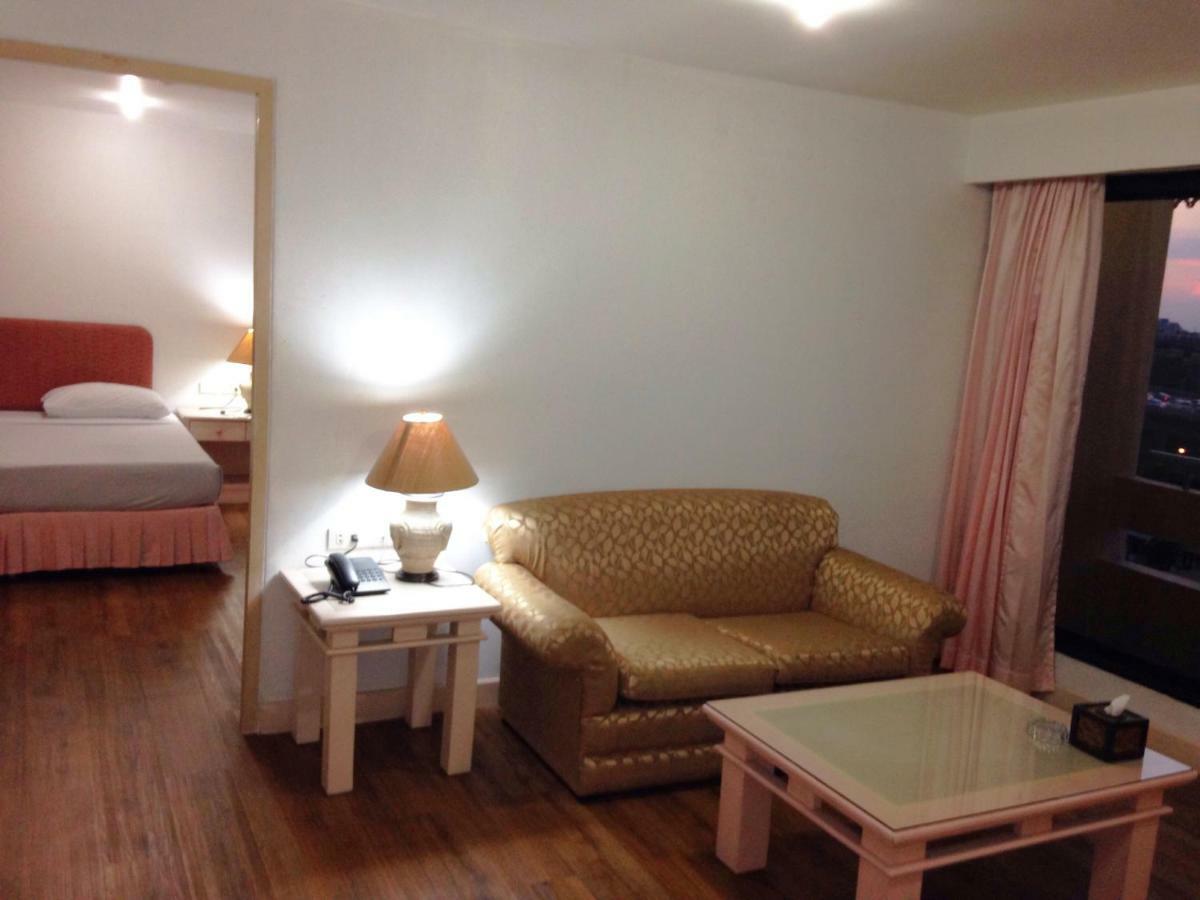 בנגקוק Lee Place Hotel מראה חיצוני תמונה